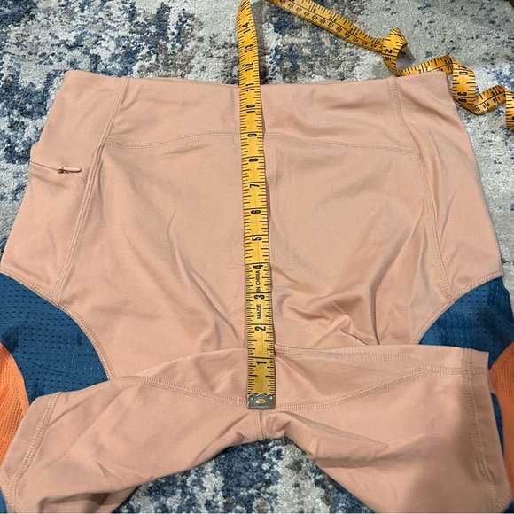 Fabletics Motion365 High-Waisted Traputo Run Biker Shorts Size Large - Picture 6 of 7